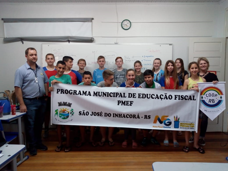  COOPERATIVA RB E ALUNOS DA EMEF RUI BARBOSA RECEBEM  FORMAÇAO FISCAL